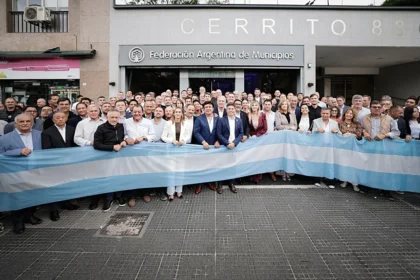 Axel Kicillof apoya la marcha de intendentes frente a Casa Rosada por fondos nacionales