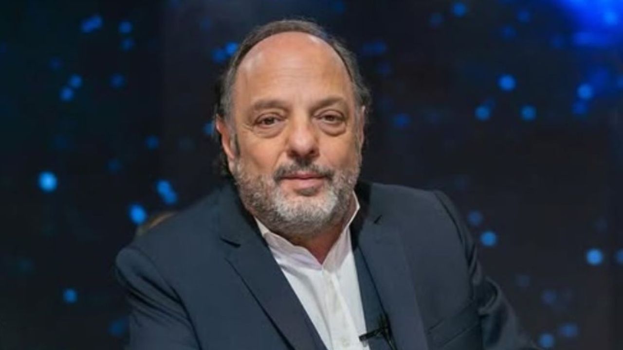 Baby Etchecopar brinda una entrevista sobre el oscuro pasado de Manuel Adorni y su rol en el gobierno.