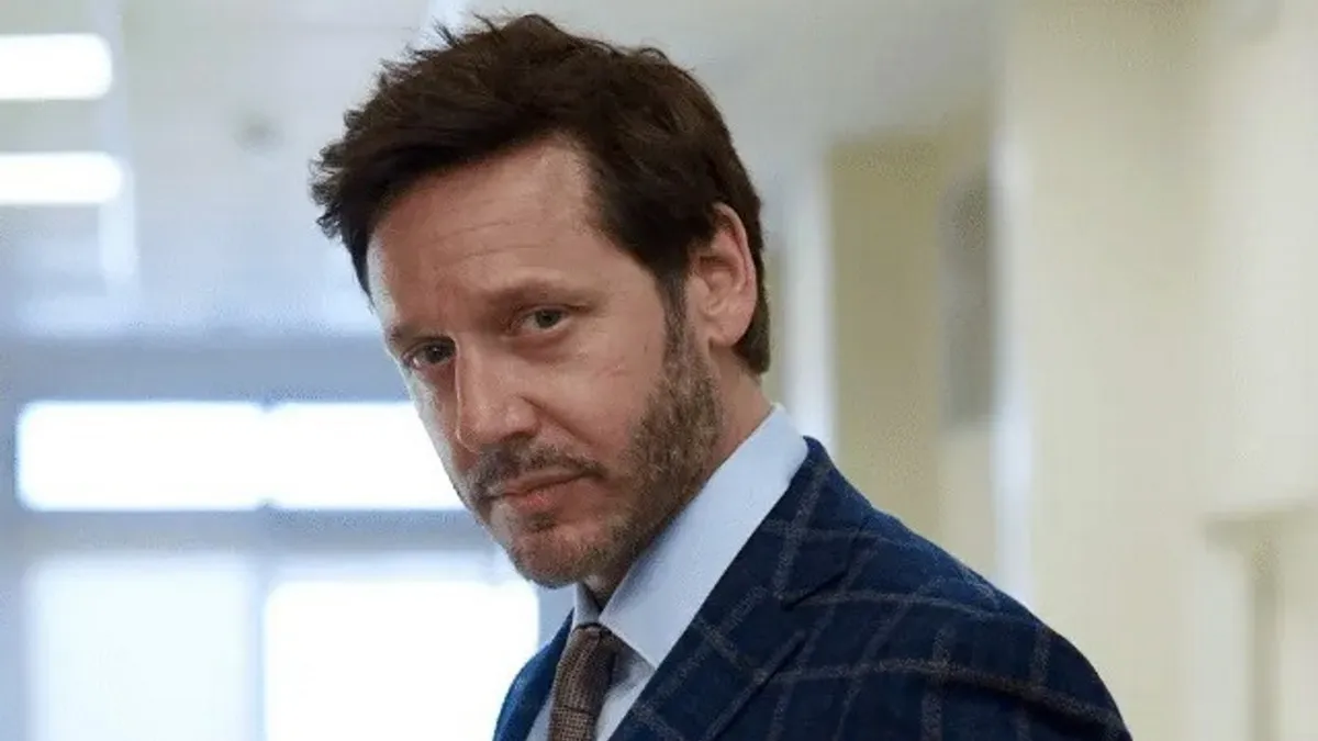 Benjamín Vicuña reflexiona en una entrevista sobre la distancia de sus hijos menores y su presente familiar.