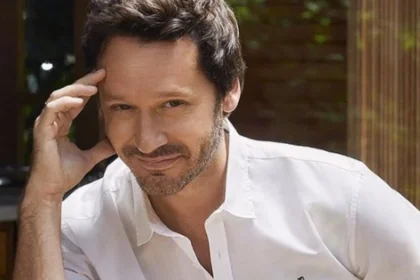 El actor chileno durante la declaración de Benjamín Vicuña en el programa de Ángel de Brito.