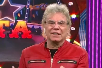 Beto Casella en el estudio de su nuevo programa BTV mientras se analiza el éxito esperado con el rating de la noche.