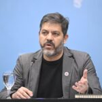 Carlos Bianco brindando declaraciones sobre la política de soberanía de Javier Milei y el reclamo por Malvinas