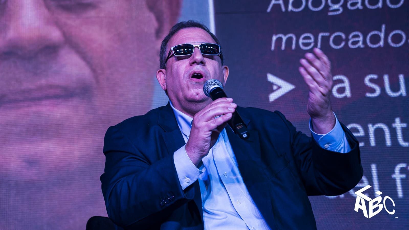 Carlos Maslatón opina sobre la polémica por los créditos VIP del Banco Nación entregados a funcionarios oficialistas.