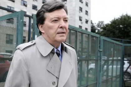 César Milani cuestionando la gestión de Luis Petri tras la crisis en la obra social militar