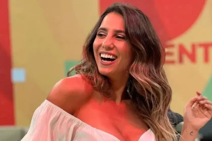 Cinthia Fernández responde a la prensa frente a un juzgado por el caso Ángel López