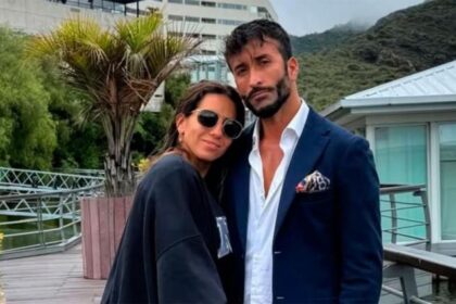 Roberto Castillo en televisión realizando la defensa de Cinthia Fernández ante las cámaras