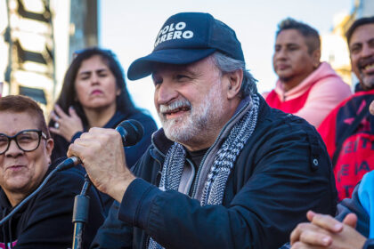 Manifestantes sociales durante el anuncio de un nuevo plan de lucha piquetero en Buenos Aires