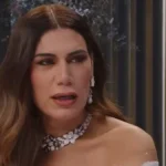 Florencia de la V sonriendo mientras explica su identidad personal y profesional en televisión.