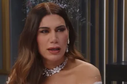 Florencia de la V sonriendo mientras explica su identidad personal y profesional en televisión.