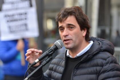 Gabriel Solano arremetió contra Jorge Macri por el decreto de prioridad para los porteños. El conflicto por los servicios públicos y la deuda de la Provincia.