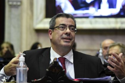 El diputado Germán Martínez solicita que el jefe de Gabinete rinda cuentas ante el Congreso en una sesión especial.