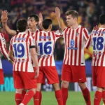 Festejo de Julián Álvarez tras el gol clave en el triunfo del Atlético Madrid contra Barcelona