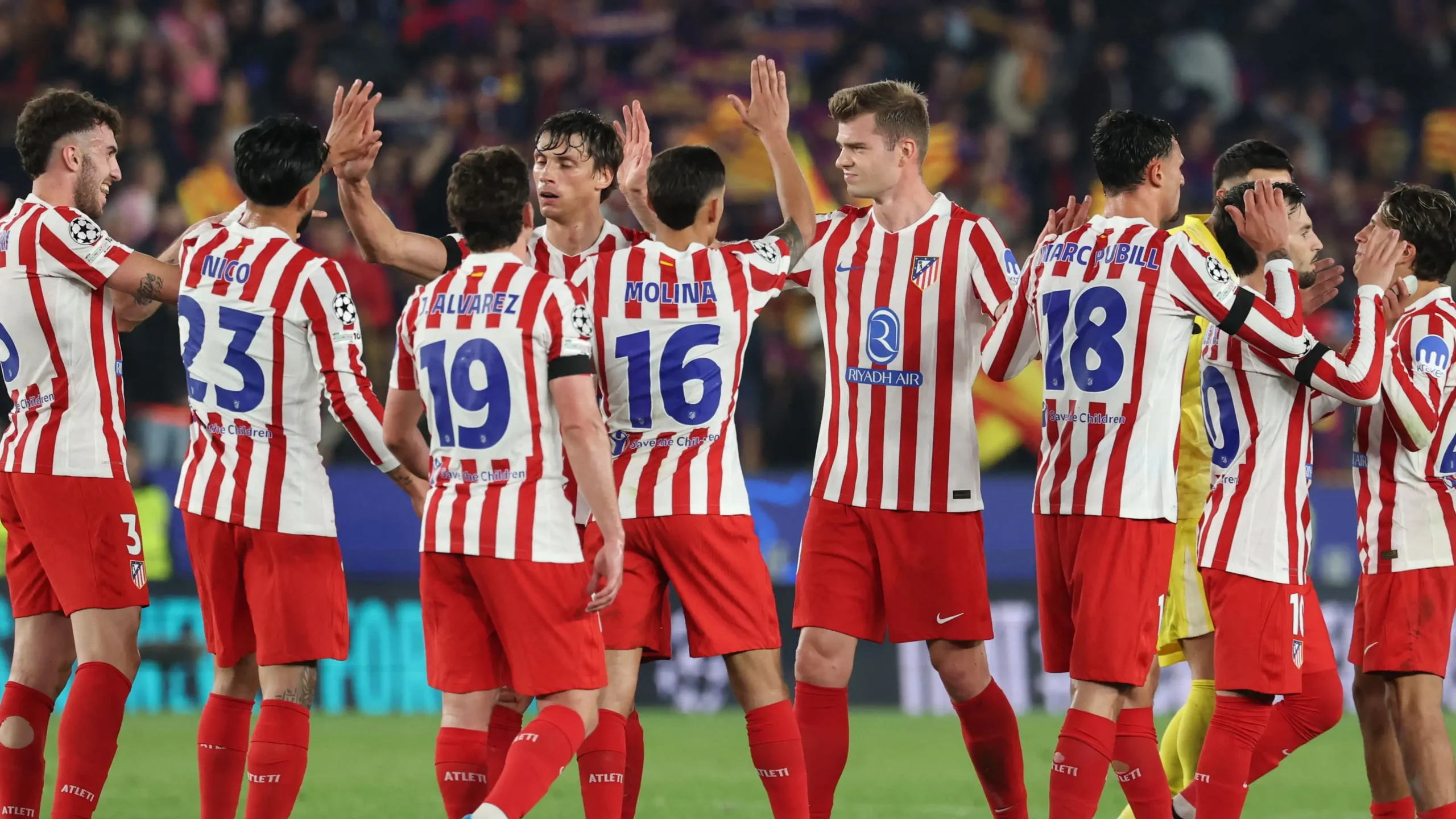 Festejo de Julián Álvarez tras el gol clave en el triunfo del Atlético Madrid contra Barcelona