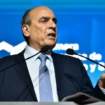 Guillermo Francos brindando una entrevista sobre el futuro político de Guillermo Francos y la gestión de Milei