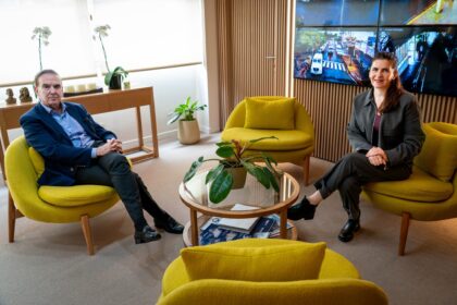 Miguel Ángel Pichetto y Mariel Fernández dialogando sobre la gran unidad peronista en Moreno