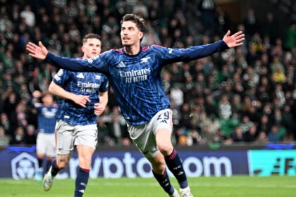 Jugadores celebrando el agónico triunfo del Arsenal en Champions tras el gol de Havertz ante Sporting.