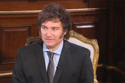 El presidente Javier Milei durante un discurso analizando el rumbo de la economía actual y los mercados financieros.