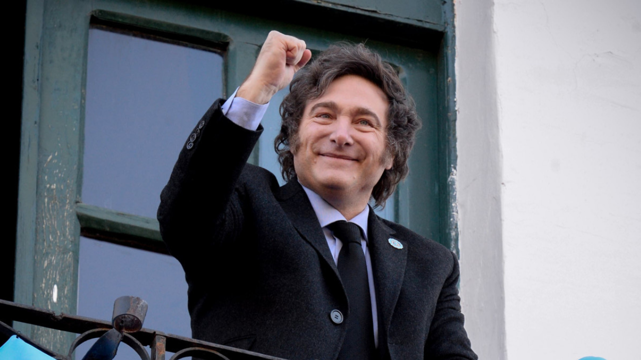 Javier Milei brindando detalles sobre el control de la inflación en entrevista desde Casa Rosada