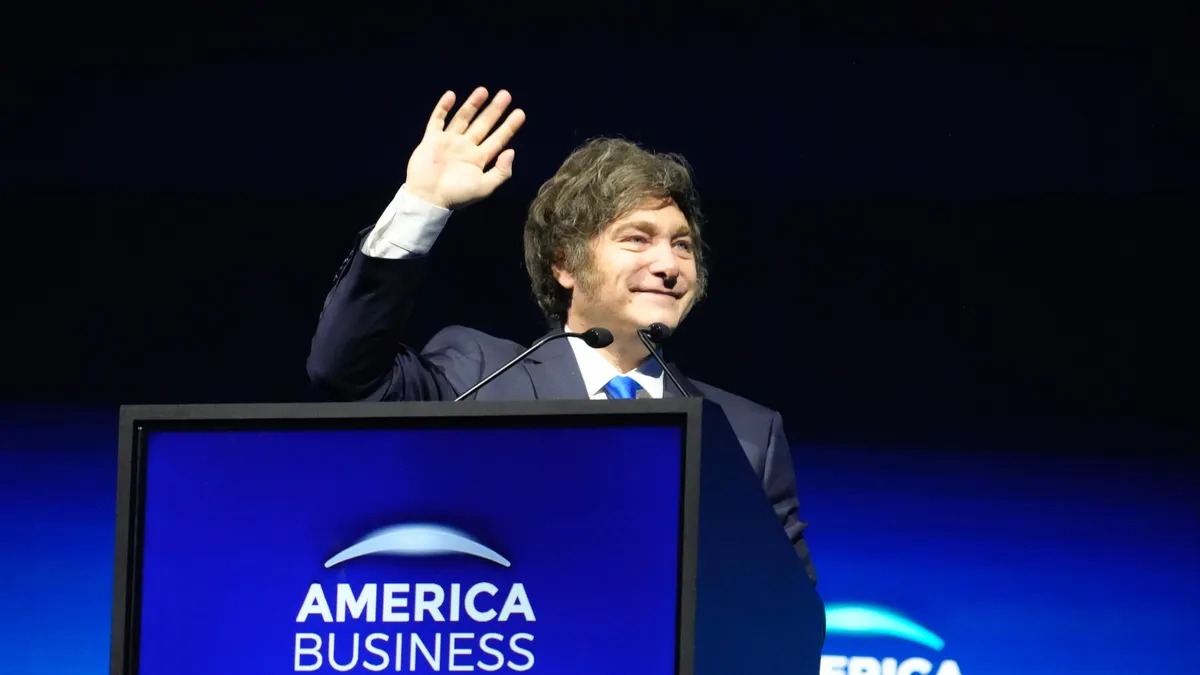 Javier Milei en una entrevista televisiva previa a la visita de Javier Milei a Israel para el Día de la Independencia