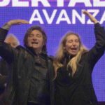 Gráfico estadístico que muestra la caída de la pobreza oficial en Argentina durante 2025