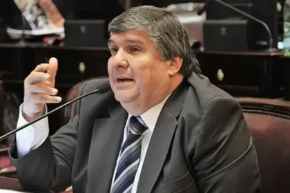 Senador José Mayans hablando sobre el posible diálogo con Victoria Villarruel en el Congreso