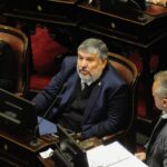 El senador José Mayans reclamando el inicio del juicio político para Javier Milei en el Senado de la Nación.