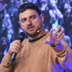 Juan Grabois brindando declaraciones sobre la postura de Javier Milei ante la escalada del conflicto en Irán y las amenazas de Donald Trump.