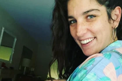 Juana Repetto junto a sus niños celebrando la buena salud de su hijo tras el alta médica