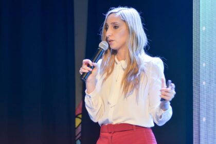 Diputada Julia Strada denunciando la crisis en el Servicio Meteorológico Nacional