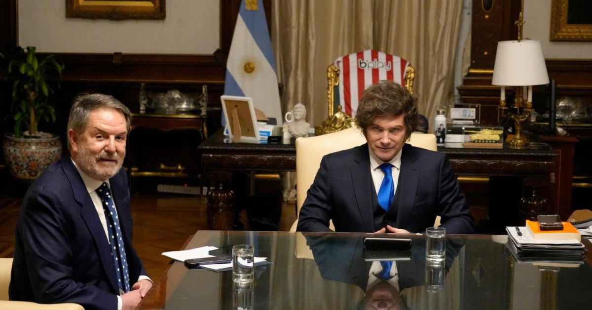 Javier Milei durante una entrevista internacional advirtiendo que España se acerca al modelo del kirchnerismo por las políticas de Pedro Sánchez.