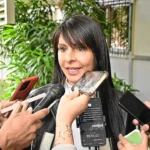 Diputada Lorena Villaverde y la sede central donde se gestionan los créditos hipotecarios del Banco Nación bajo sospecha.
