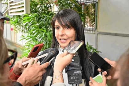 Diputada Lorena Villaverde y la sede central donde se gestionan los créditos hipotecarios del Banco Nación bajo sospecha.