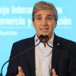 Luis Caputo y Santiago Bausili en reunión oficial para negociar con el FMI en Washington