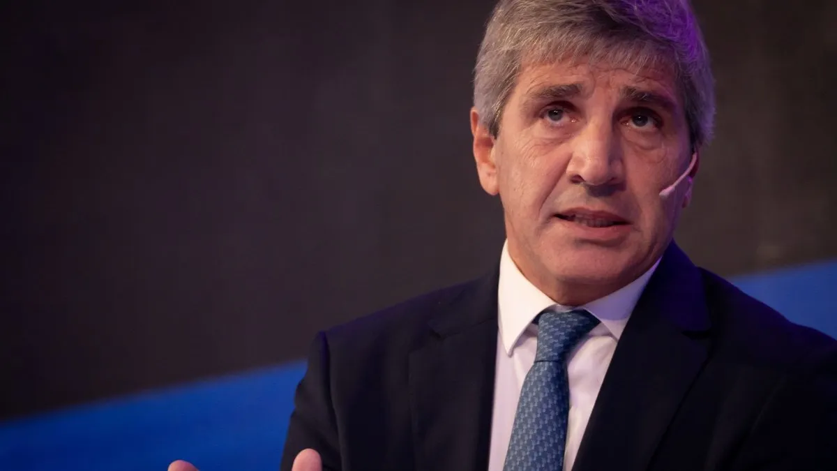 Luis Caputo durante su discurso sobre los mejores meses para la economía en la Cámara de Comercio de los Estados Unidos.