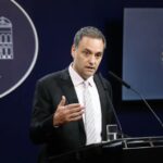 La Justicia investiga a Manuel Adorni por sus vuelos en primera clase y compras de inmuebles