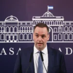 Manuel Adorni ironiza contra Axel Kicillof tras las denuncias por su patrimonio en redes sociales