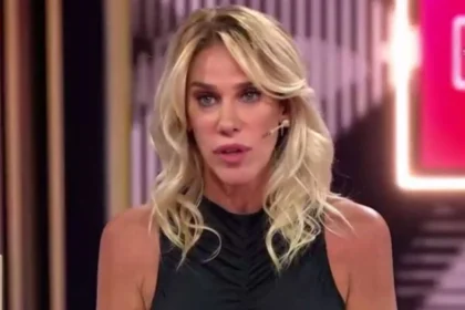 Marcela Baños en el estudio de televisión hablando sobre su separación tras veinte años de relación