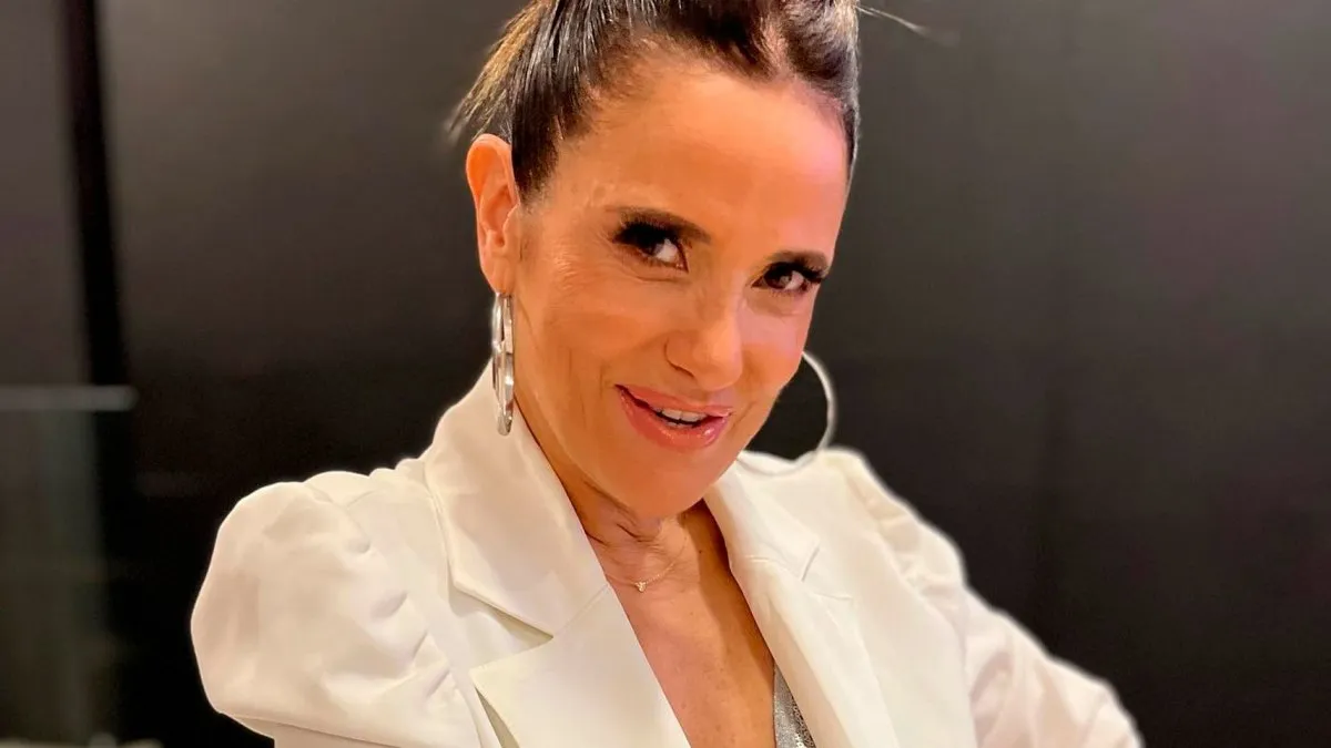 María Fernanda Callejón ingresando a tribunales para el juicio contra Ricky Diotto acompañada de su abogado