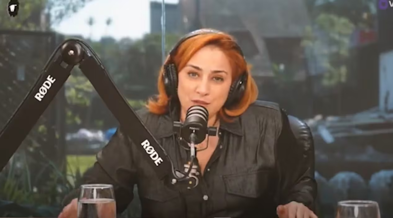 María Julia Oliván explicando el despido de Fernanda Iglesias en su programa de streaming