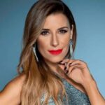 Mariana Brey hablando frente a un micrófono sobre los rumores en Duro de Domar