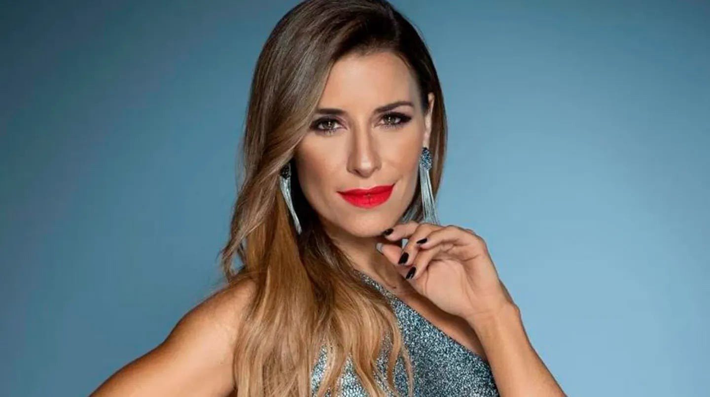 Mariana Brey hablando frente a un micrófono sobre los rumores en Duro de Domar