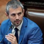 Martín Menem en el recinto de Diputados tras la votación de la nueva Ley de Glaciares.