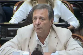 Oscar Zago brindando declaraciones sobre el manejo de caja y privilegios en la Casa Rosada