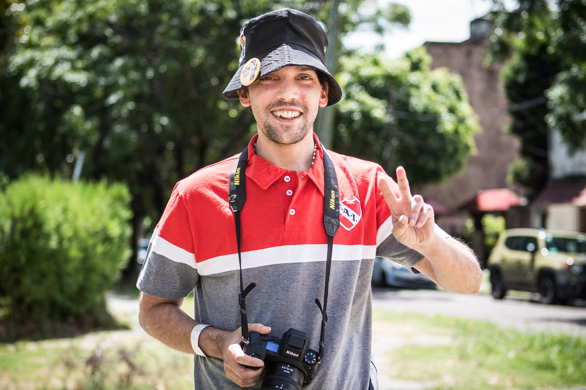El fotógrafo Pablo Grillo brindando declaraciones sobre el ataque sufrido frente al Congreso