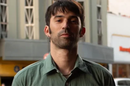 Periodista Pedro Rosemblat respondiendo tras un fuerte cruce con Milei en redes sociales