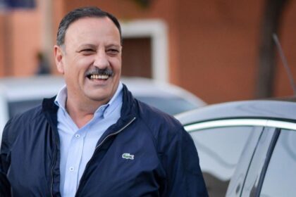 Ricardo Quintela y Axel Kicillof conversando sobre el plan para liderar el peronismo del futuro