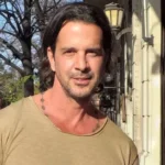 Santiago Almeyda brindando las declaraciones de Santiago Almeyda en una entrevista televisiva reciente