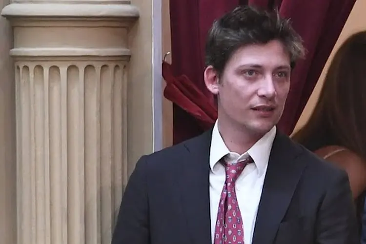 Santiago Caputo defendiendo la gestión de la SIDE ante la detección de una red de espionaje ruso