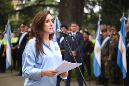 Acto oficial en Retiro con Javier Milei evidenciando la fragmentación política en los actos por Malvinas