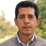 El senador Wado de Pedro durante una conferencia denunciando el decomiso de bienes de Cristina